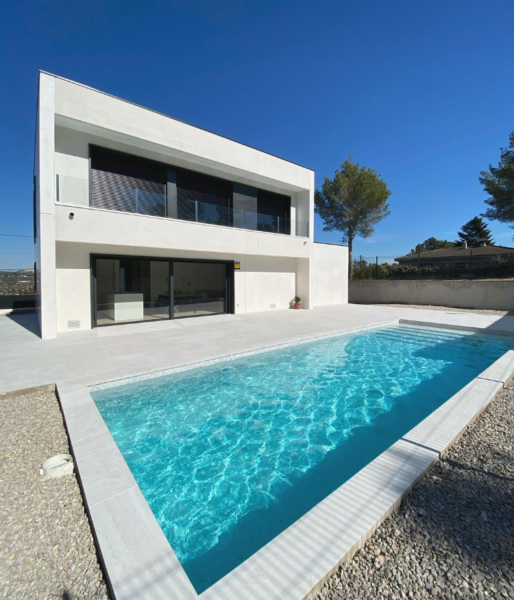 ¿Qué tal va el #verano?
Con este calor, apetece un chapuzón. ¿Sois más de #teamplaya o de #teampiscina?
Obra y foto de: @nuestrohogarjc