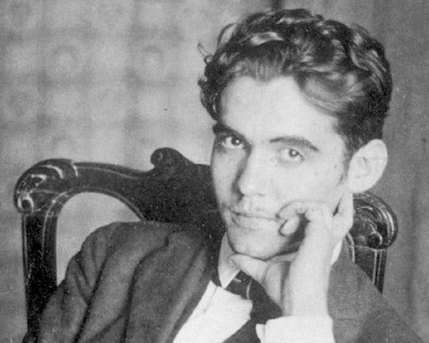 Hoy hace 87 años que los fascistas fusilaron a Federico García Lorca. Rojo, maricón y andaluz. Porque fueron, somos. Porque somos, serán. ✊🌈💚🤍💚
