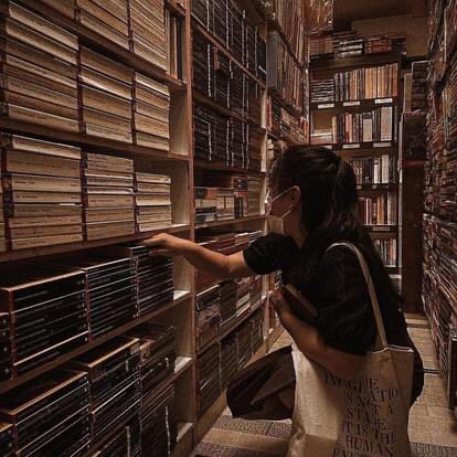 amorenloslibros's tweet photo. 📚 "Lo más extraño de las personas que tienen muchos libros es que siempre quieren más".

🖌 Patricia A. McKillip https://t.co/9XQnBfNsE7