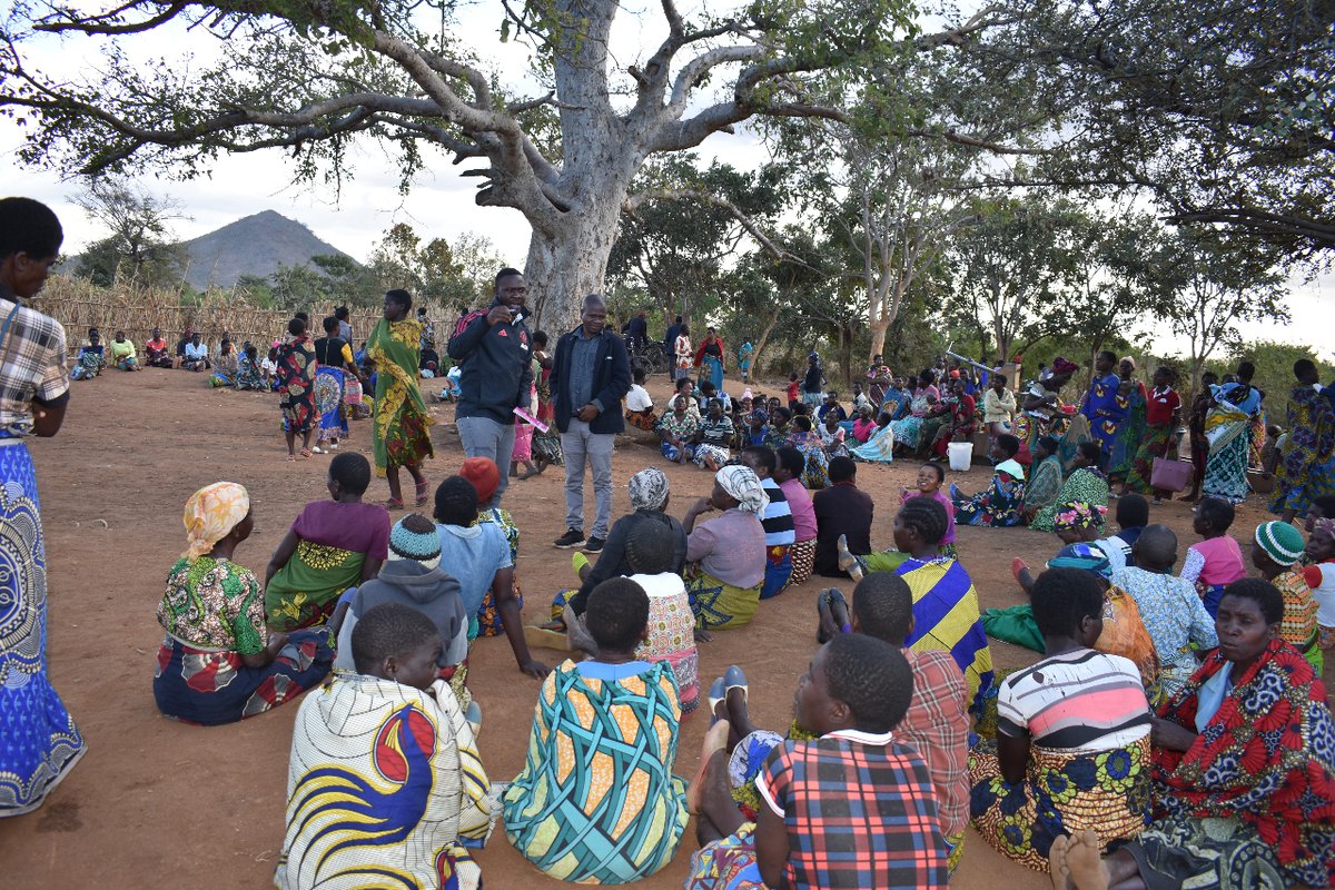 VaccinActionNet's tweet photo. Empowering our community: VAN team members delivering a health talk, spreading awareness about Covid-19. Together, we can make a difference!

 #COVID19Awareness #CommunityHealth
#getvaccinatedandboosted
#vaccineswork
#VaccineActionNetworkProject https://t.co/BW46nI5T2l