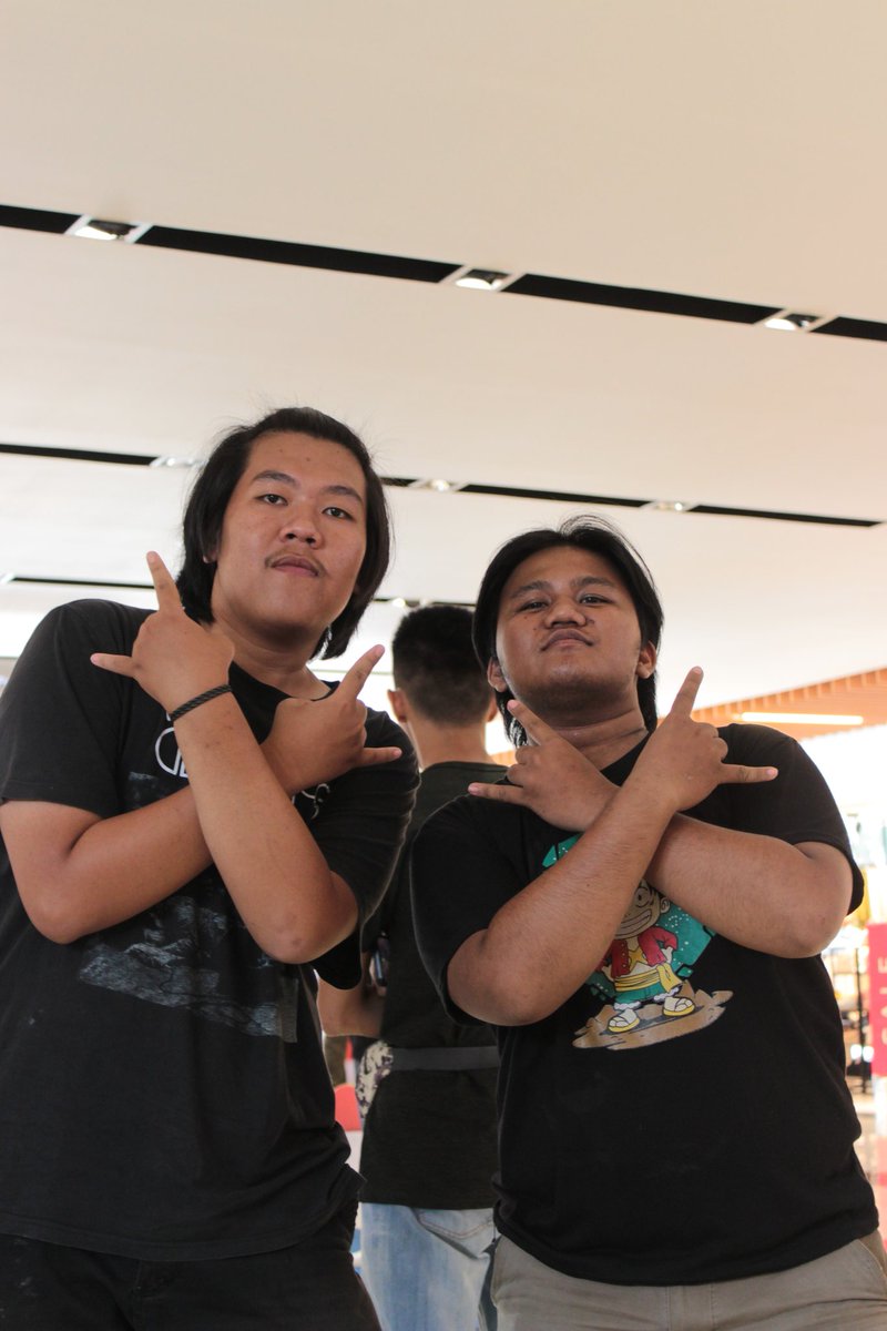 renfil_junior's tweet photo. Meracuni pose flometal kepada @SandyOkta30 
#FloMetal https://t.co/JbpqXQ91Xx