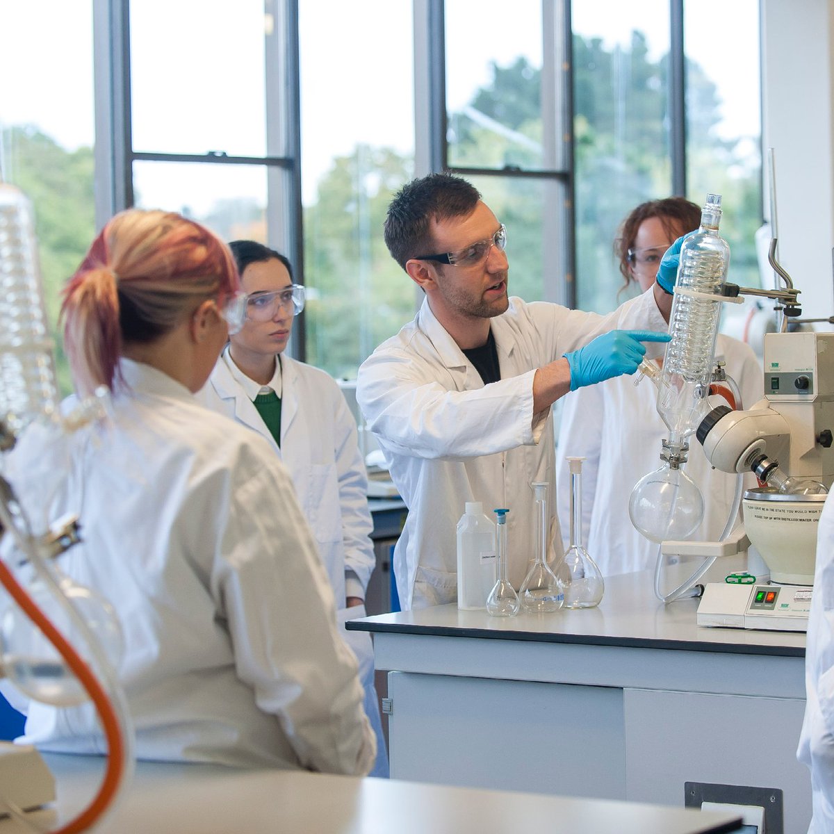 Thinking about studying chemistry at UEA? Talk to our Clearing team! Go to uea.ac.uk/study/clearing to find out more!

#ThisIsUEA #Clearing2023 #ALevelResults #UEAChemistry
