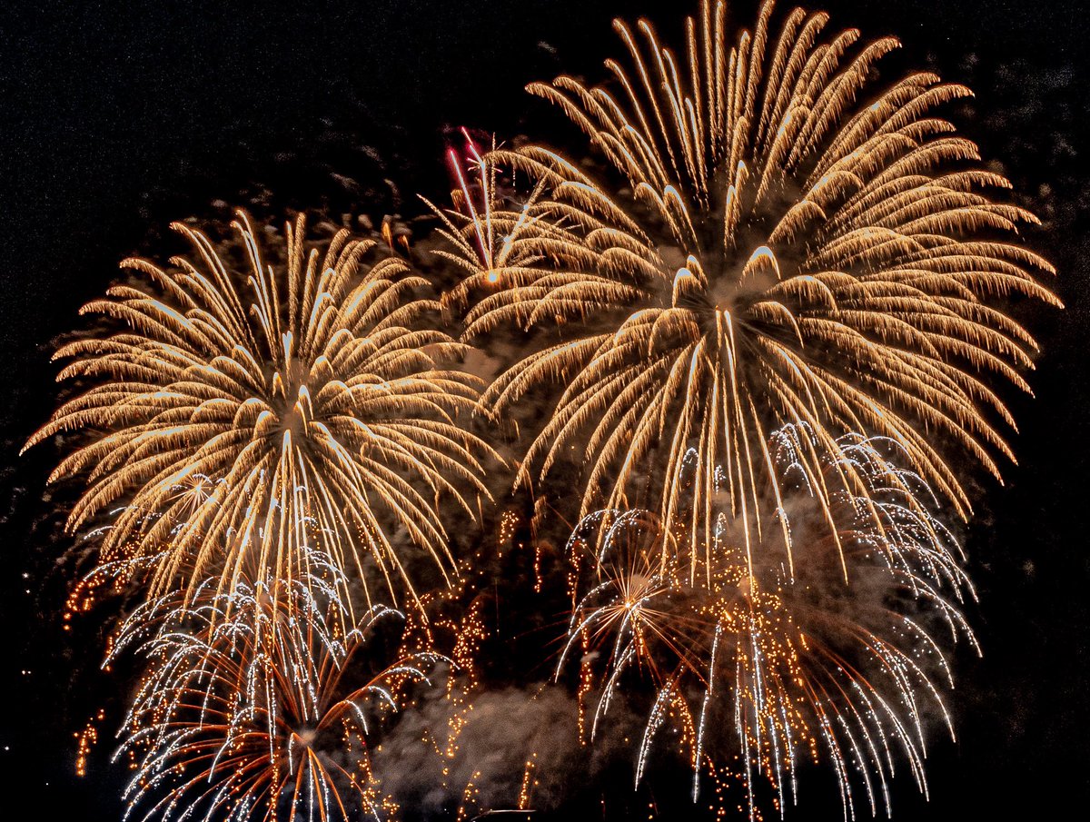 What a feast for the eyes! The British Firework Championships held up on Plymouth Hoe. Great to photograph although not easy!! #fireworks #britishfireworkchampoinships #Plymouth #eventphotographer #eventphotography