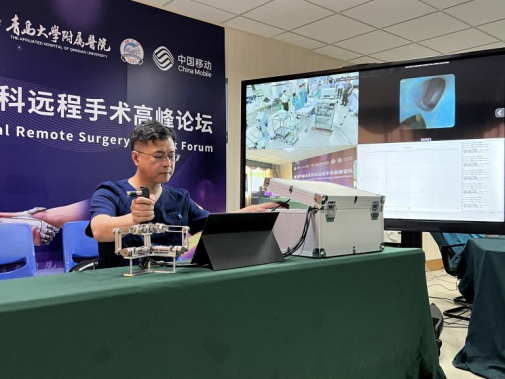 ChinaMobile_X's tweet photo. Recently, the first international case that #robot remote ureteral soft mirror surgery animal test was successfully carried out between China’s Qingdao and Vietnam. #ChinaMobile’s SD-WAN network and networking scheme helpedreduced the delay at both ends of China and Vietnam. https://t.co/GCrCmhprir