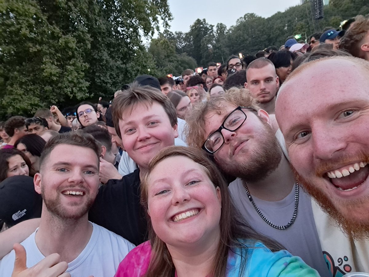 Joji was fuckin amazing, 10/10 performer. His energy was spectacular and his band was on fire