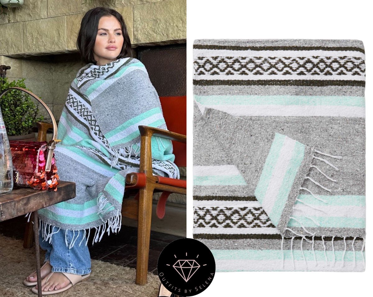 outfitsbyselena's tweet image. August 12, 2023 - .@SelenaGomez posted new picture on her Instagram Stories 

#SelenaGomez wearing a @LBTextileCo Cabo Mexican Blanket ($35) and #Ética Bianca Banded Boot Jeans ($198) with @Fendi Baguette Glitter Handbag (Sold out).✨🔥✨