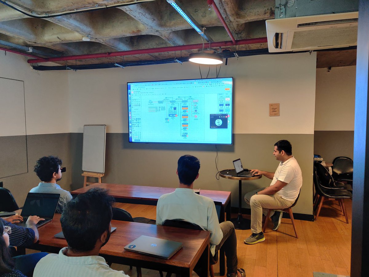 ShwStppr's tweet image. .@RohitYadavCloud flaunting his #CloudStack powered home lab at #CloudStackIndiaUserGroup2023 #csiug
Not the best posture though 😁