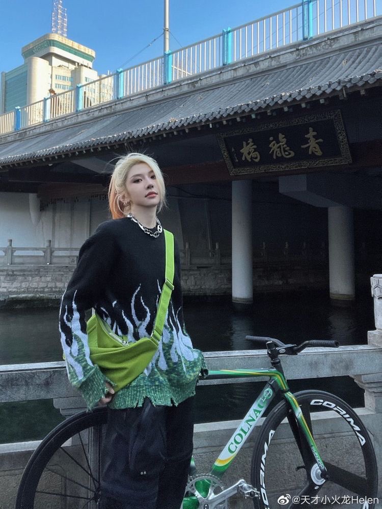 mrakduck's tweet photo. Fixie Girls 😻🚴‍♀️

#fixedlife #Girlsonfix #bicycleaesthetics https://t.co/fkhX5m6B4H