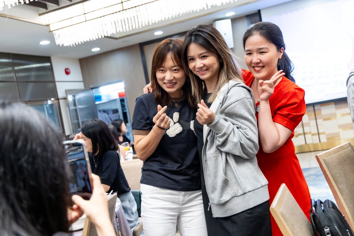 MBA Community Unite! Last Saturday, students from all study modes and cohorts gathered for an unforgettable evening. With diverse talents and backgrounds, we connect, forge friendships, and anticipate another year of growth. Cheers to more memorable times ahead!  #networking #mba