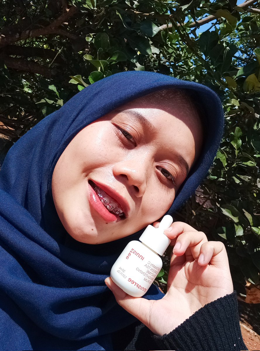 istinkrisnaa's tweet photo. SIAPA yang kulitnya sama kek aku? Gampang bgt kusam, terus warnanya ngga merata dan byk darkspot 🥲🥲
Kalau IYAAA, aku mau kenalin serum Vit C terbaru dr @innisfree_kr yang udah kumasukin ke list serum vitamin C  ternampol versi aku
                         *•¸♡ a thread ♡¸•* https://t.co/SDW3QsNSmt