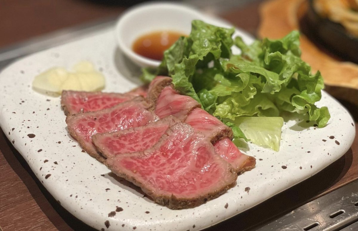 soyon_shinchi's tweet photo. 本日も朝まで営業中🎉
ご来店お待ちしてます💕
#牛肉タタキ
#朝まで営業
#韓国料理
#焼肉
#北新地
#オススメ生物
#逸品 https://t.co/Gucv32adIZ