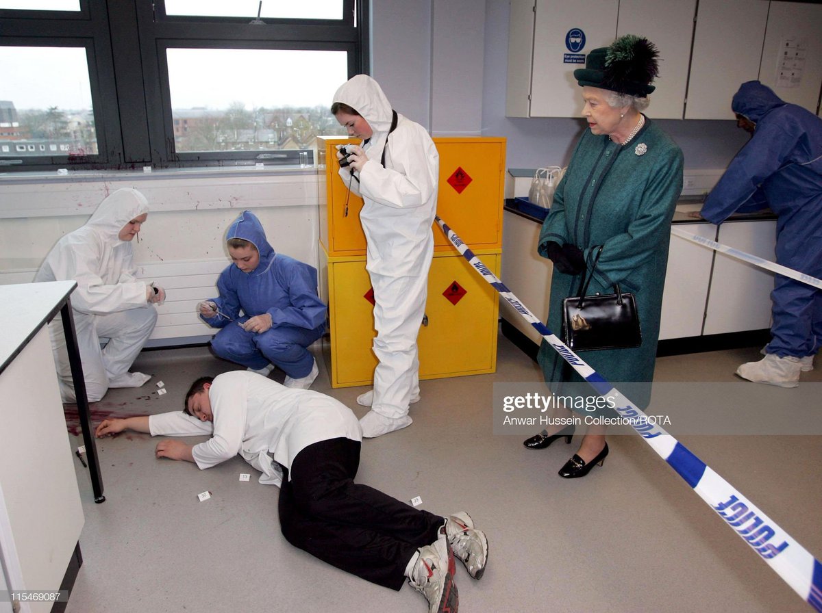 shitbritishpics's tweet photo. HM Queen Elizabeth II watches students collect evidence at a simulated crime scene during her visit to the forensic science department at Berkshire College in Windsor https://t.co/JgWcAArJz4