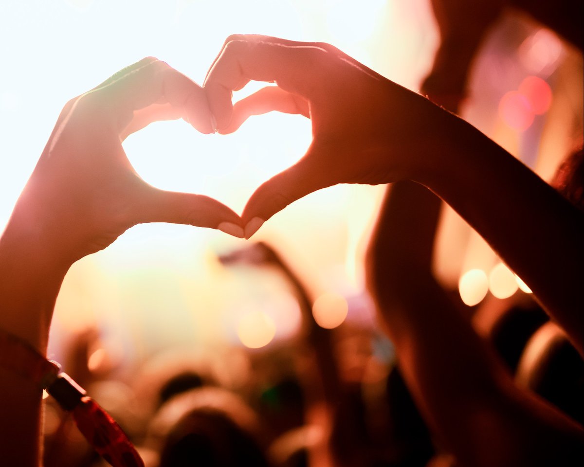 Viikonloppu edessä🌻 Laita viikonloppupuuhien lomassa nimi-ideat pulppuamaan ja jätä oma ehdotuksesi Wilhelm-salin uudesta nimestä viimeistään 20.8. verkkosivuillamme 👉 bit.ly/47lPPg4 Kaikkien osallistuneiden kesken arvotaan konserttilippuja!
x ei ole mukana arvonnassa.