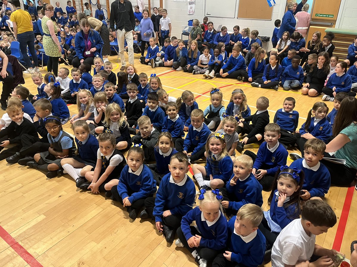 MissQuarrie's tweet photo. #p1a #p1b and #p1c @NiddrieMillPS all did a fabulous job at assembly today. They all sat beautifully and listened well. They also joined in with the songs! Everyone got Role Model for a fabulous first week. Their certificate is displayed in the classroom 🥰 https://t.co/ePKDp4rpjZ