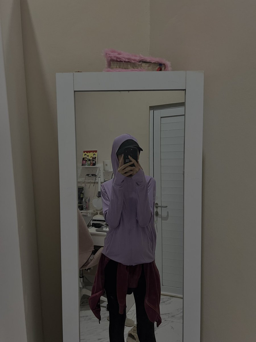 bungsmlnd's tweet photo. uniqlo airism tapi versi hemat🩷🥰

yg lagi nyari jaket olahraga cobain ini deh. dia kualitasnya bagus bgt ada anti UV jadi cocok buat olahraga outdoor ga bikin panas dan belang😍 bahannya ringan dan waterproof. ada kantong luar sama dalem. di lengannya juga ada pelindungnya☺️ https://t.co/xR7dx6gXao
