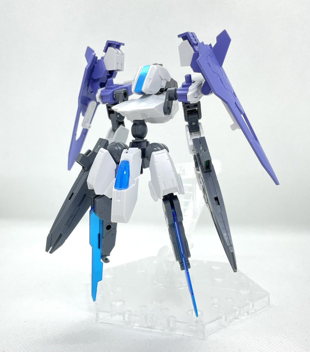 _same_shark's tweet photo. 【フェアール】
マクシオン軍の空戦用可変EXM。高い機動性で他軍のEXMを翻弄する。長距離移動時などには高速移動形態に変形が可能。武装は連射性の高いビームライフルを2丁装備。
#30MM古代都市戦 
#30MMマクシオン軍 https://t.co/8o2wycCpju