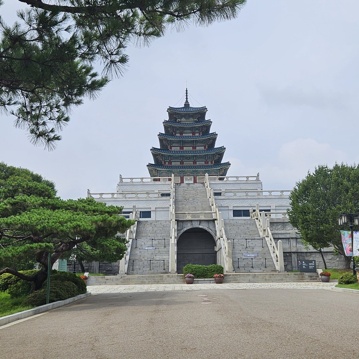 AngelaWard🖋 tweet media