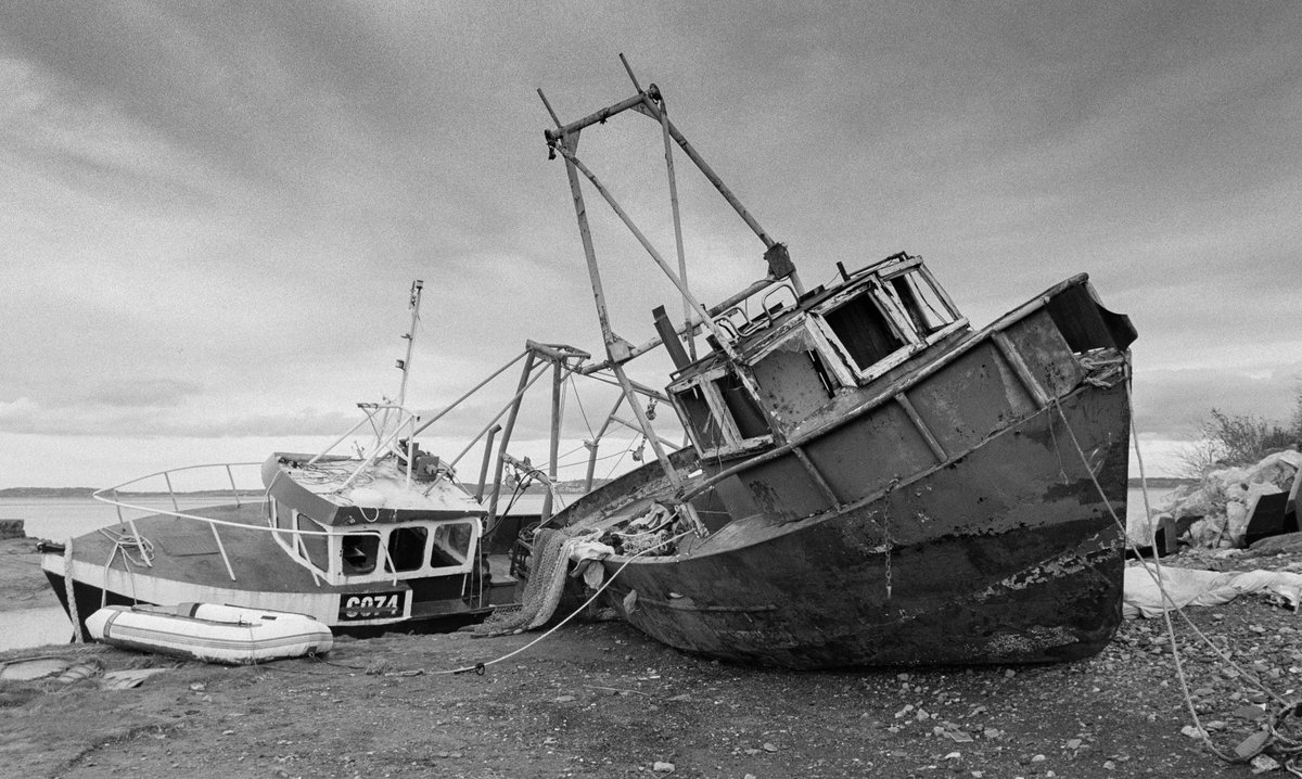 Abandoned boats at Bagillt earlier this year
For #ilfordphoto #fridayfavourites to celebrate World Photography Day #wpdonilford 
📸Nikon F2 - 28mm f2.8
🎞️Ilford Delta 400 - D23
#shootfilmbenice