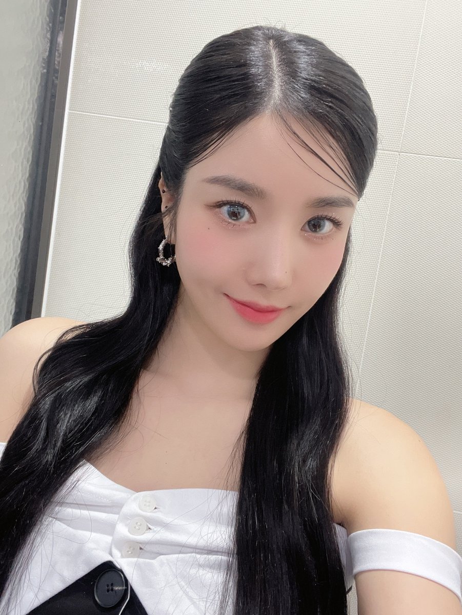 KWONEUNBI's tweet photo. [📸] 230818 KBS2 #뮤직뱅크

오늘도 짱플래시✨ 한 은비 ღ(❛٥❛ღ)
응원해줘서 고마워요 루비 🫳🏻💎

#권은비 #KWONEUNBI
#TheFlash #권은비_TheFlash
#EUNBI_in_TheFlash https://t.co/b65jmuPii4