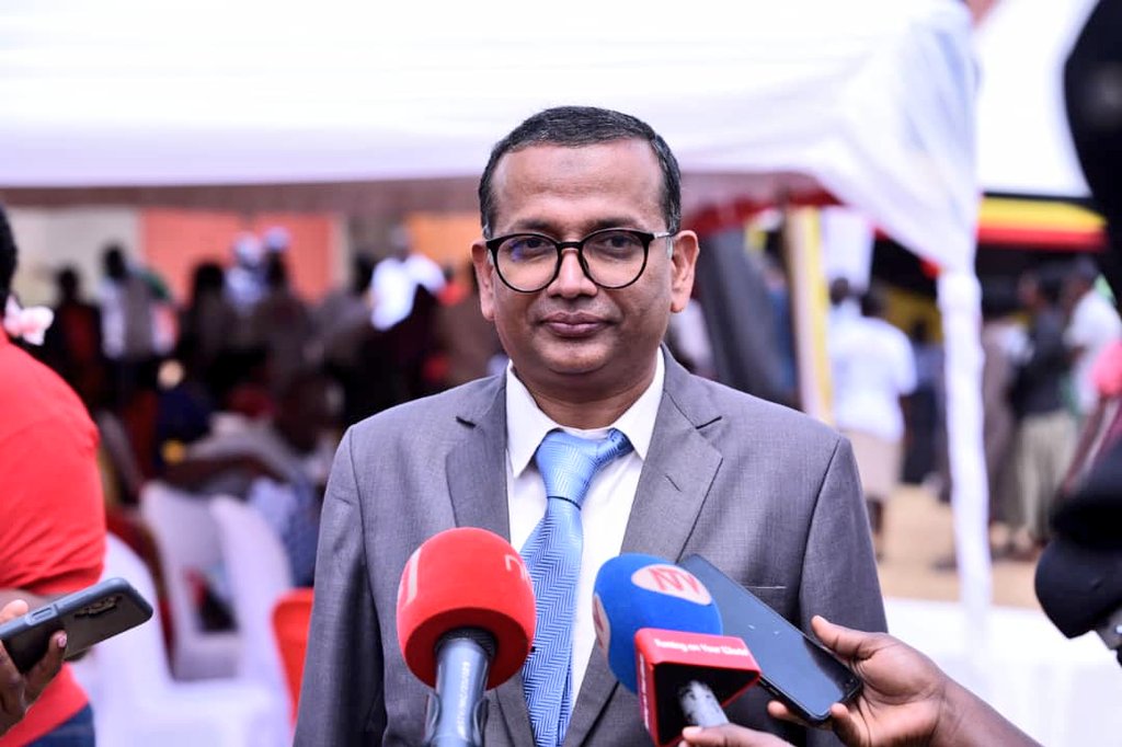 @WarChildHolland <a href="/Educ_SportsUg/">Ministry of Education and Sports - Uganda</a> <a href="/audrynek/">audryne kwagala</a> <a href="/YudayaNangonzi/">Yudaya Nangonzi</a> <a href="/chriskisekka1/">Christopher Kisekka Walugembe</a> @MaleSolomonG @ Parwez Anis  Deputy Country Director @WarChildHolland : l am delighted that today we are handing over “Can’t Wait To Learn” Digital Learning Innovation in 16 schools to the Isingiro <a href="/MoLGUganda/">Ministry of Local Government</a> &amp; <a href="/Educ_SportsUg/">Ministry of Education and Sports - Uganda</a>. Theschs have solar panels,tablets &amp; accessories for the learners