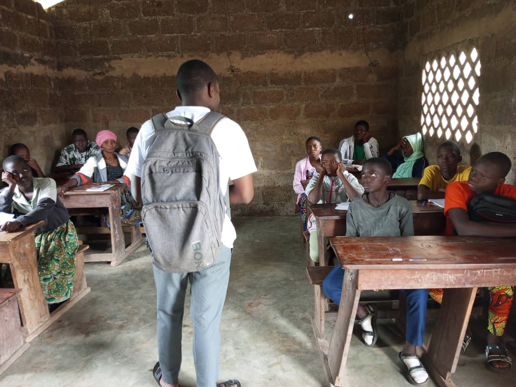 OumboukGenevive's tweet photo. [Retour sur Images] #ADC229
Phase de sensibilisation dans les écoles de #Tourou. La mise en exécution du #projet "SUN DO GNINMIA a bel et démarré depuis la dernière décade du mois de juillet et suscite déjà l'engagement #écologique des bénéficiaires. @UNICEF_Benin https://t.co/a4MrLHhVQy