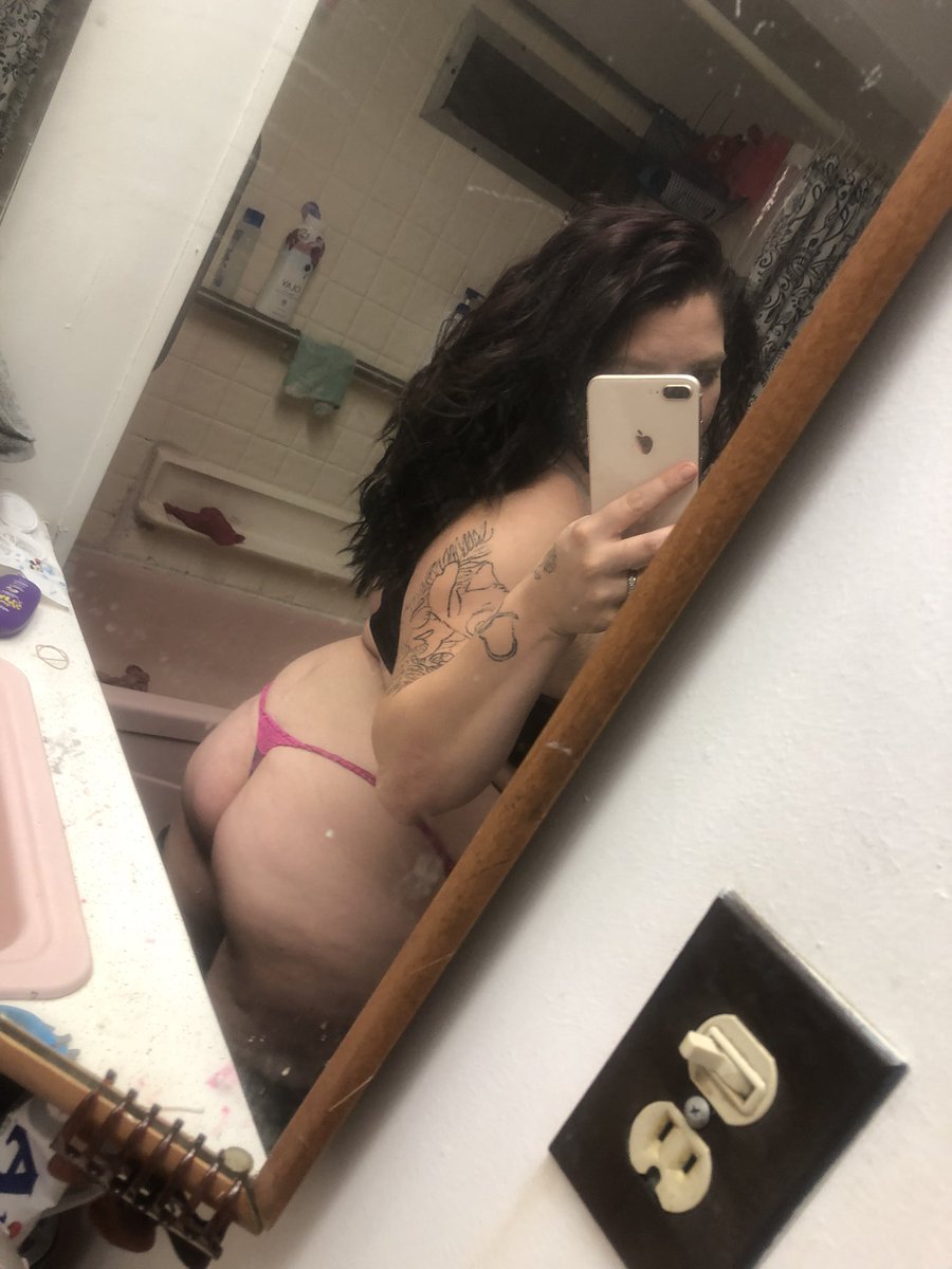 devilsscarlett's tweet photo. Come subscribe to my onlyfans 
https://t.co/UlJq08XFLk 

#seller #Contentcreater #contentseller #goddess https://t.co/rfhf4AxEhH