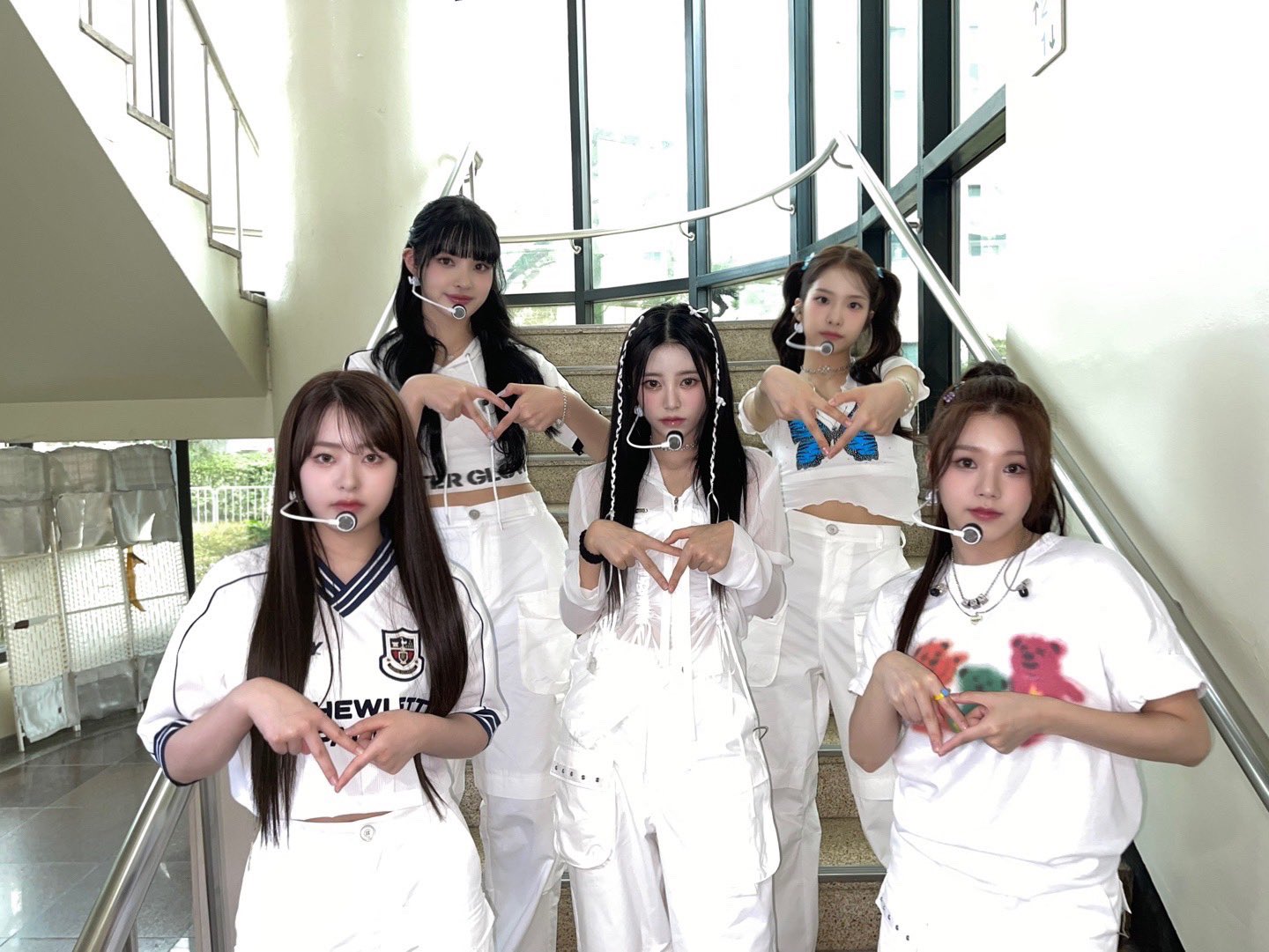 F3zhSNqakAAMyVE?format=jpg&name=large