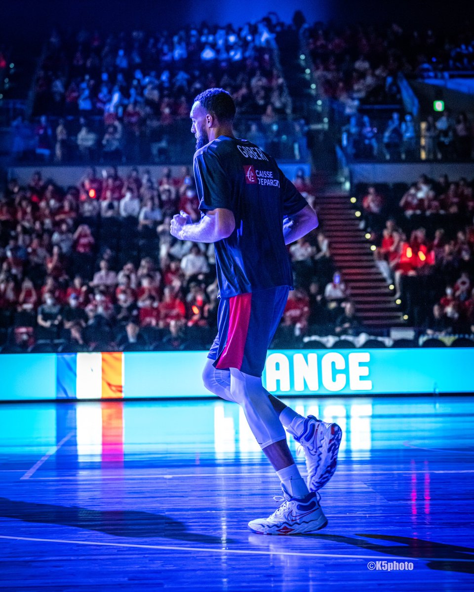 カッコ良過ぎませんか🥹⁉️
#RudyGobert  
#TeamFranceBasket | #PassionnémentBleu | #FIBAWC