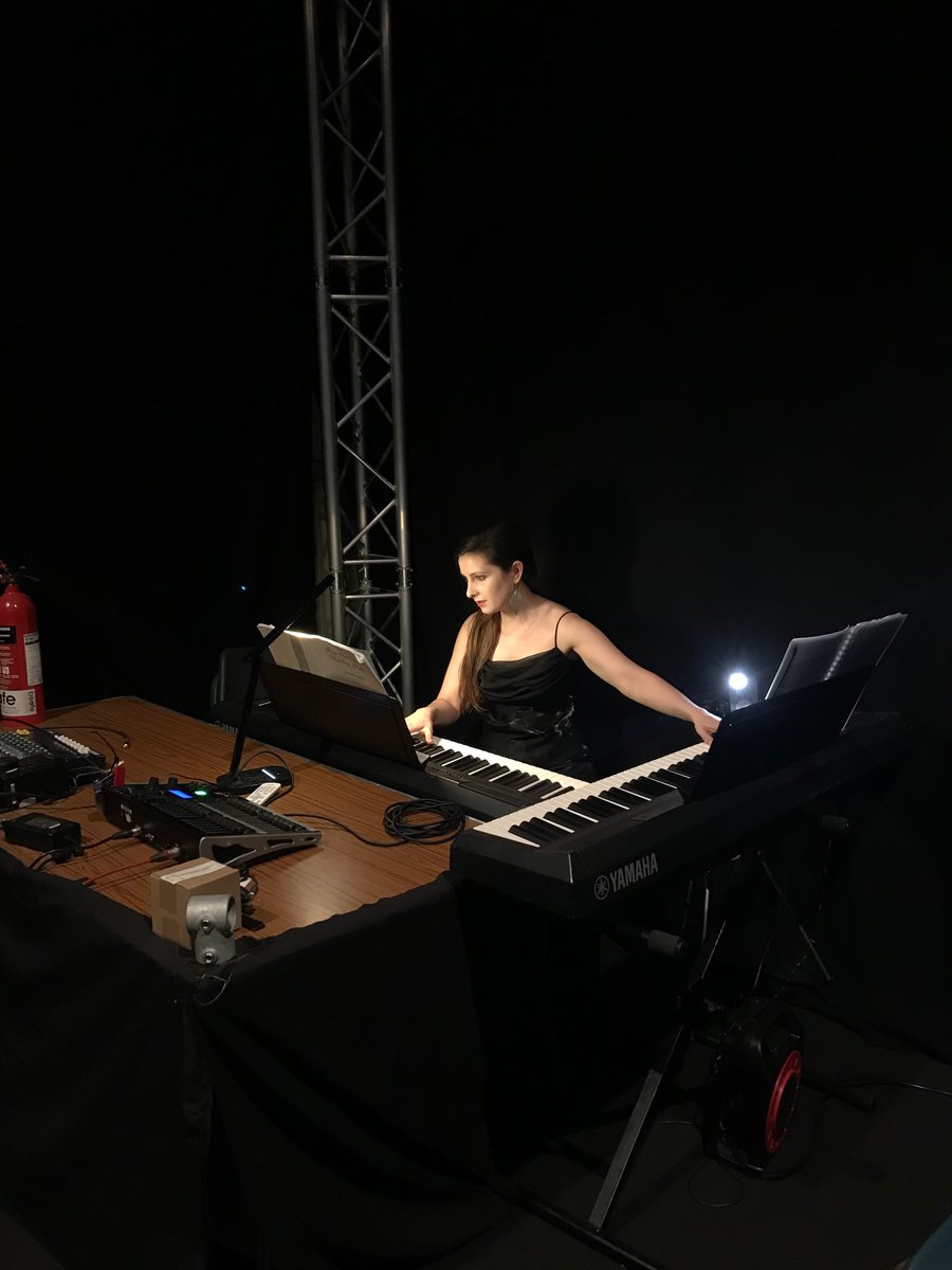 barbarian_opera's tweet photo. What is more #EdFringe than playing two keyboards and operating all the lights at the same time? Kristine Donnan must be Queen of the Fringe https://t.co/dkaRc1Mceo