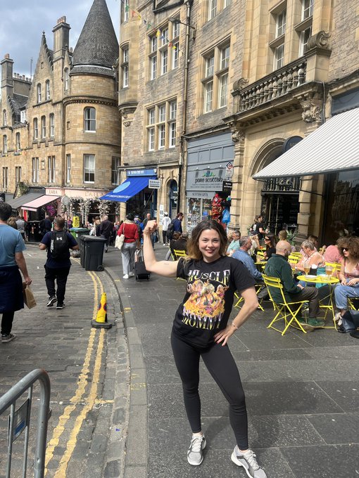 Muscle mommy in #Edinburgh 💪 https://t.co/MfQMxqbLD8<a href="/tag/edinburgh"class="tags">#Edinburgh</a>