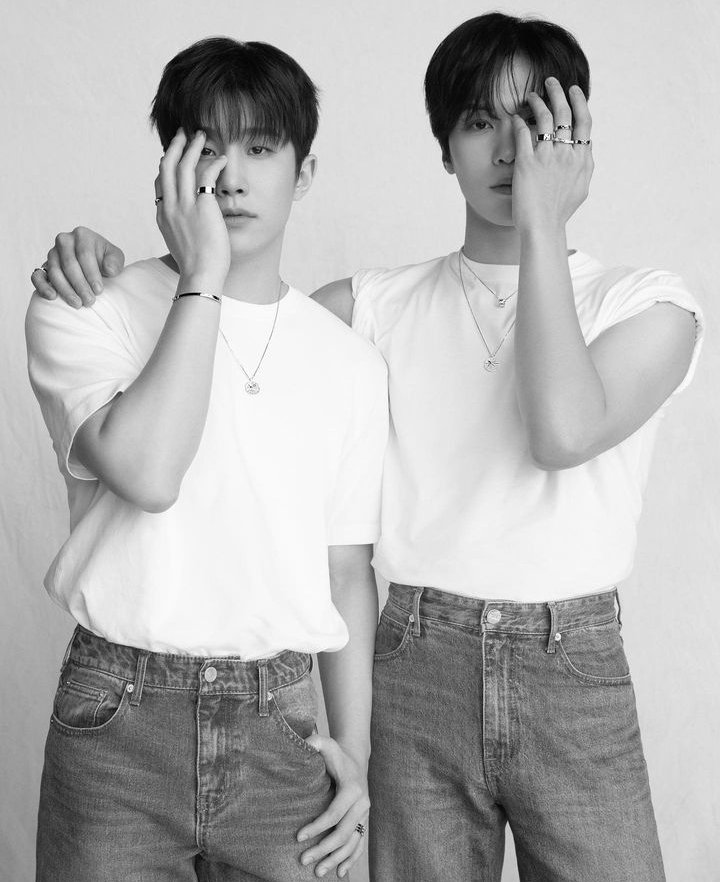 bobahyukie_'s tweet photo. remember how the whole aroha city was happy when 5stro posted these pics on ig at the same time?? life was good just six months ago 🥺 https://t.co/gNiJNiLk6W