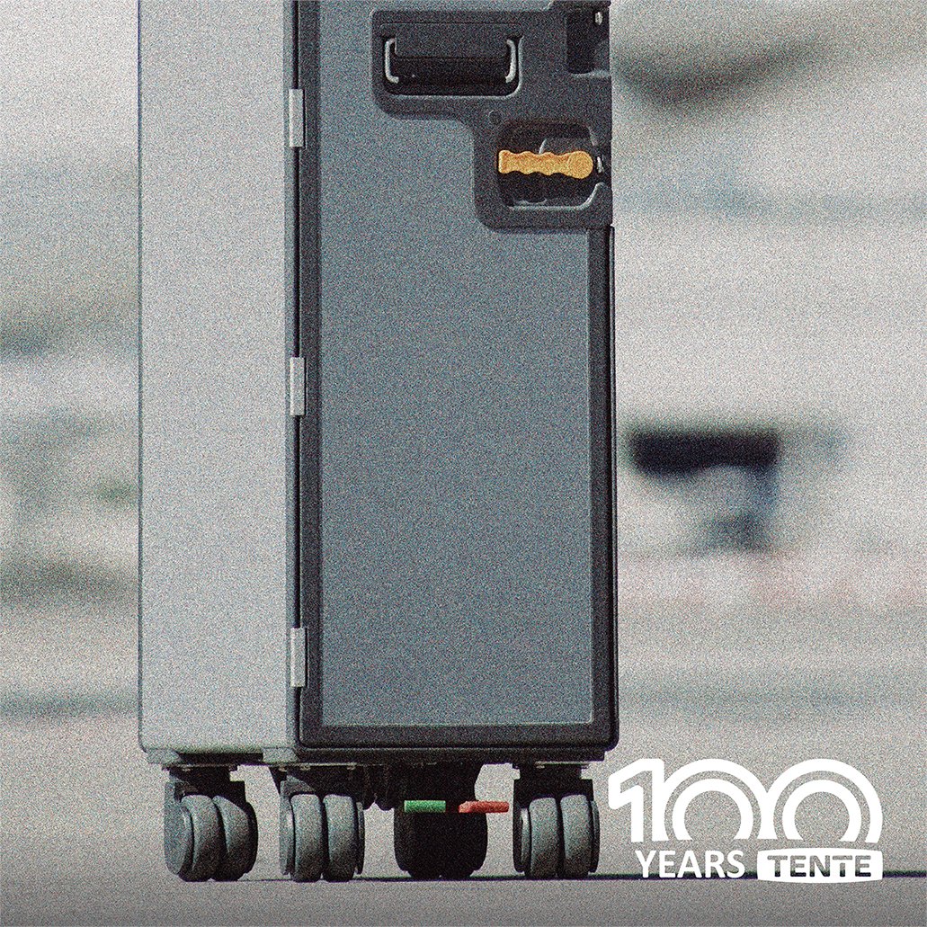 tenteworld's tweet image. 100 years of TENTE - A Throwback: the 1970s

In the 1970s, passenger air travel grew and became a popular means of transport for many travellers.

#1970s #OnBoardService #AboveTheClouds #FlightCatering #HighQuality