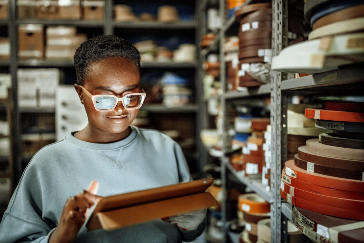 ExertisIreland's tweet image. Data isn&apos;t leaving the #cloud or #data centers. Instead, it&apos;s exploding at the edge, creating new opportunities and challenges.

Learn how #EdgeCompute brings processing power to the source, unlocking unprecedented value. eu1.hubs.ly/H04LTSg0 #Dell