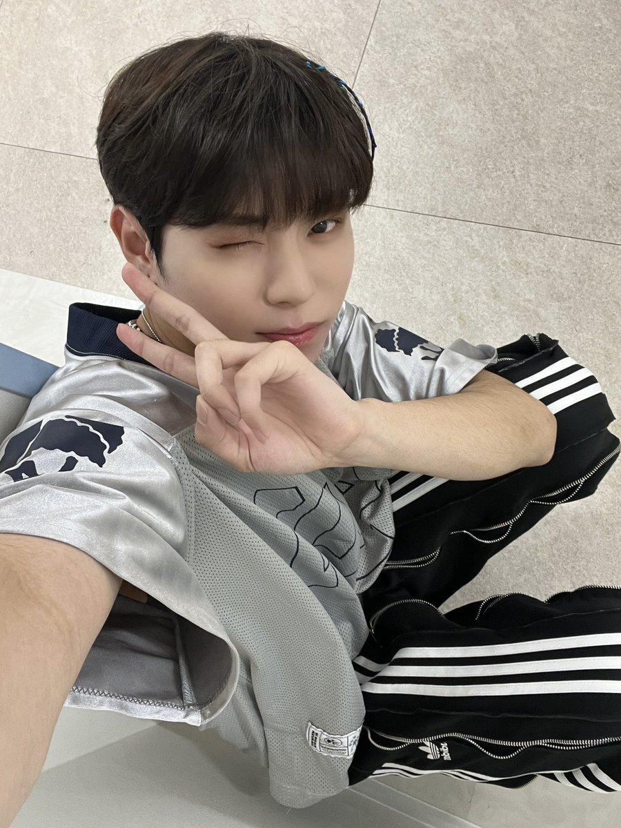 [📷]
 
[2023 BLITZERS SUMMER LIVE IN JAPAN START UP]
 
불금엔 역시 블리랑❤️
 
#블리처스 #BLITZERS #ブリチャーズ #ブリと一緒に