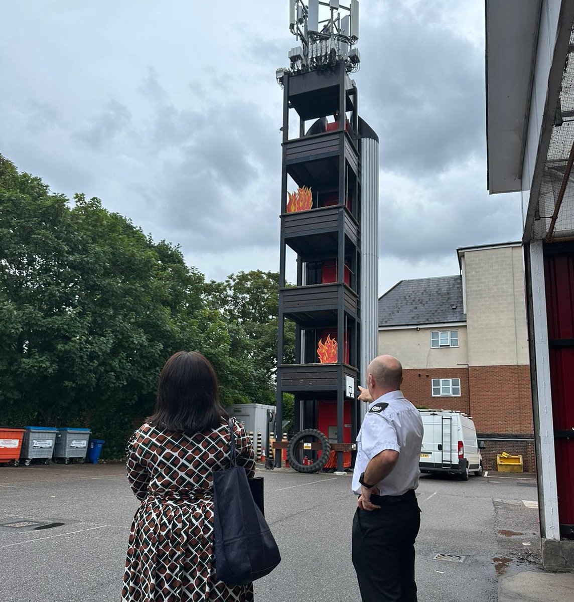Last month I visited Erith Fire Station to discuss the great work the local team are doing to raise awareness of fire safety. We discussed the increasingly common causes of fire, including the usage of unofficial e-bike & e-scooter chargers. @LondonFire