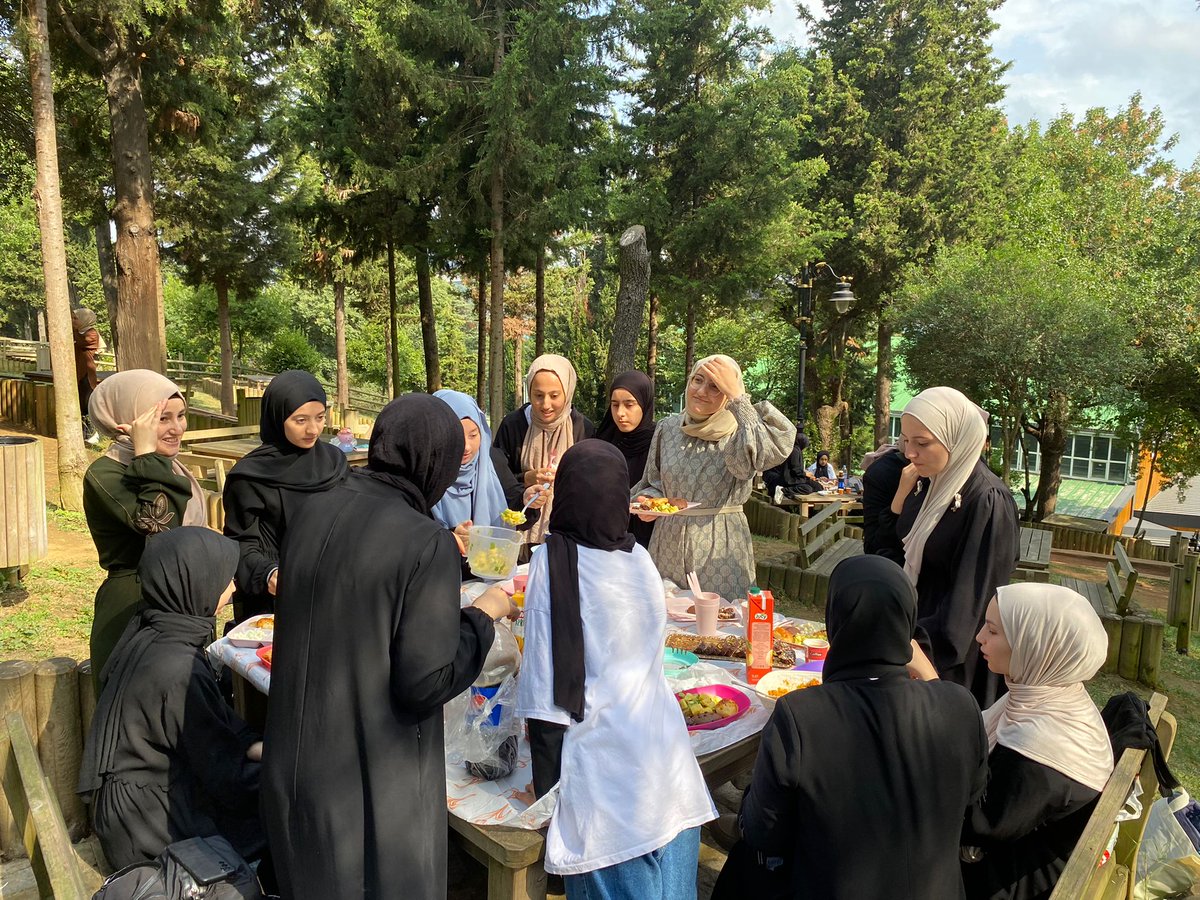 Hafızlık eğitimi alan öğrencilerimizle birlikte Üsküdar Nakkaştepe millet parkında piknik yaptık. Gezimize katılan öğrenci ve öğretmenlerimize teşekkür ederiz. <a href="/sultangazimem1/">Sultangazi İlçe Millî Eğitim Müdürlüğü</a> <a href="/BAKIRPINAR/">Pınar</a>