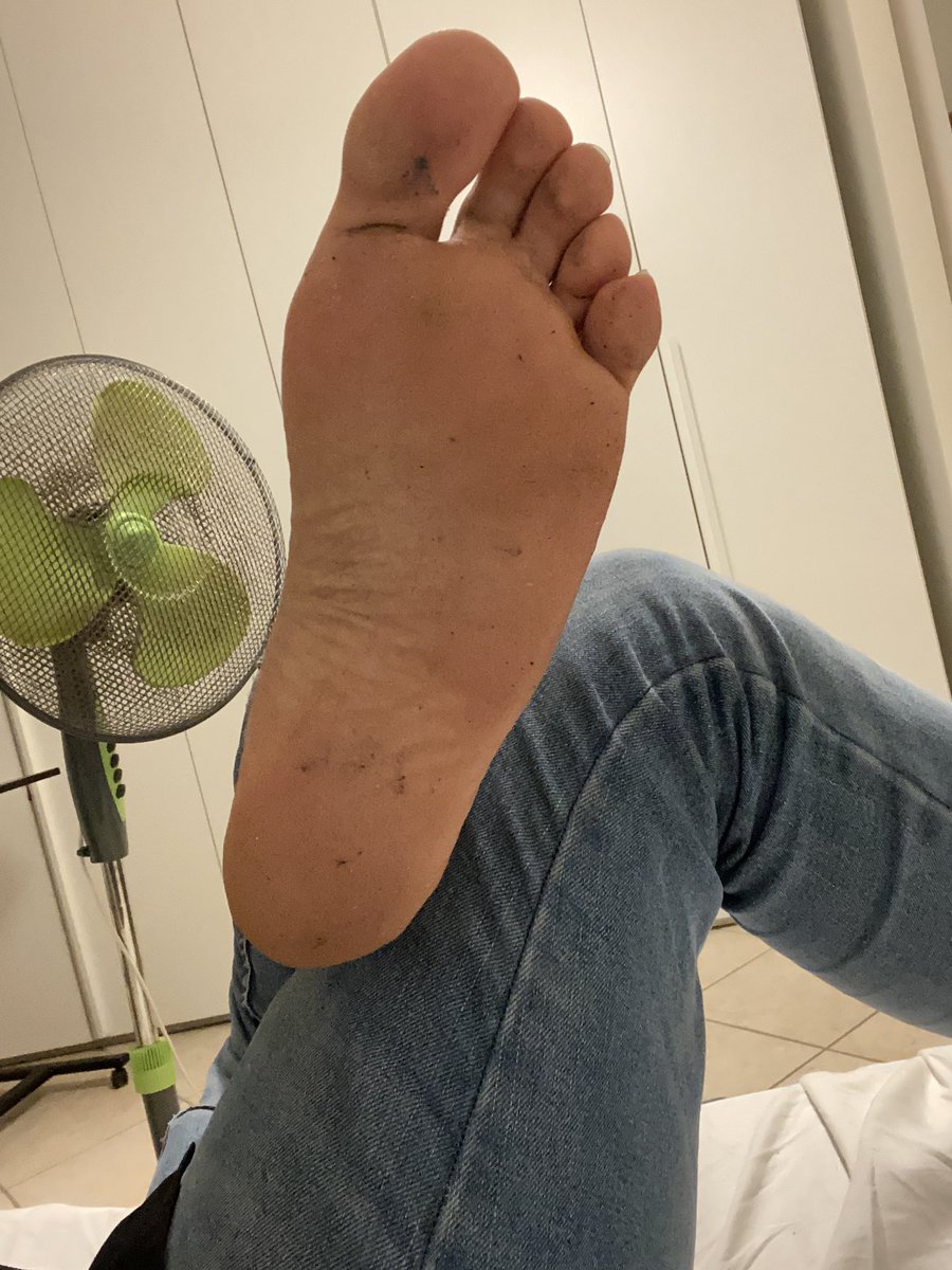MasterMarc2403's tweet photo. Chi li vuole leccare?👅👅
#masterfeet #master #findom #slave #alpha #alphamaster #moneyslave #foot #italianmaster https://t.co/NFgzm7V7rx