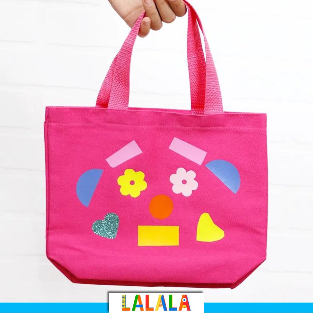 Alışveriş çantalarını renklendirme zamanı🛍️ Bu hafta sonu evdeki tüm alışveriş çantalarını renkli kağıtlar, stickerlar, düğmeler kullanarak hayal gücünüze göre süsleyebilir, parkta veya plajda kullanabilirsiniz✨