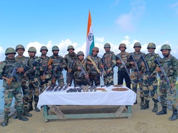 luterababa197's tweet photo. #JointOps
The joint efforts of the Security Forces foiled the malicious intentions of terrorists & prevented any destructive activities in the J&K region by seizing a huge cache of Arms. #JaiHind
@ANI @BSF_India
#JointOps #BSF_India #IndianArmy
#CacheOfArms #Tejran #พี่กบ https://t.co/eIoCi2TZ5x