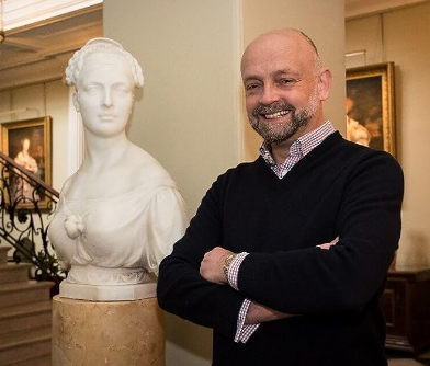 StokesayCourt's tweet photo. Gareth Williams will join us on Sep 16 for a talk about country houses in relation to The Marches.
➡️https://t.co/QuQY7KniFN 'It is difficult to separate the history &amp; development of the country house from the fabric of social, economic &amp; political history'@MidlandHistory #Ludlow https://t.co/pJiSXlFYf5