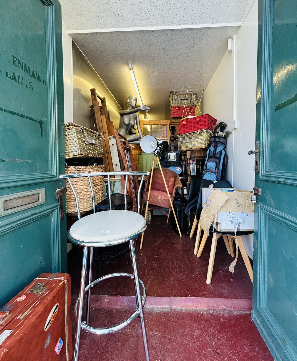 JPEGdesignprint's tweet photo. #junkshop #penmaenmawr #conwy https://t.co/1diwIPHG48