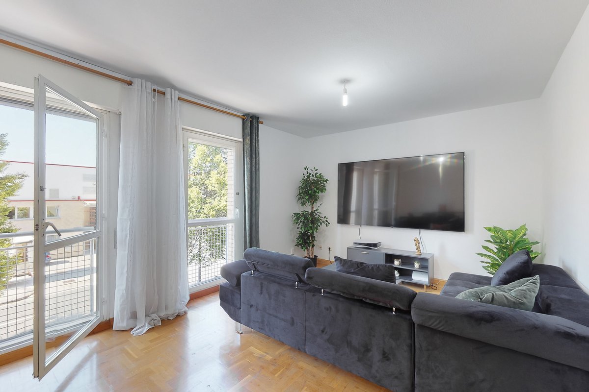 Inmo_DDC's tweet image. ¿Quieres #vivir en #Beriain, rodeado de #naturaleza, con #colegios, #medico, #comercios, #restaurantes y muchos otros servicios?

¡Este piso #reformado, con tres #dormitorios y lleno de #luz es tu oportunidad de tener un nuevo #hogar al lado de todo lo que necesitas!😊