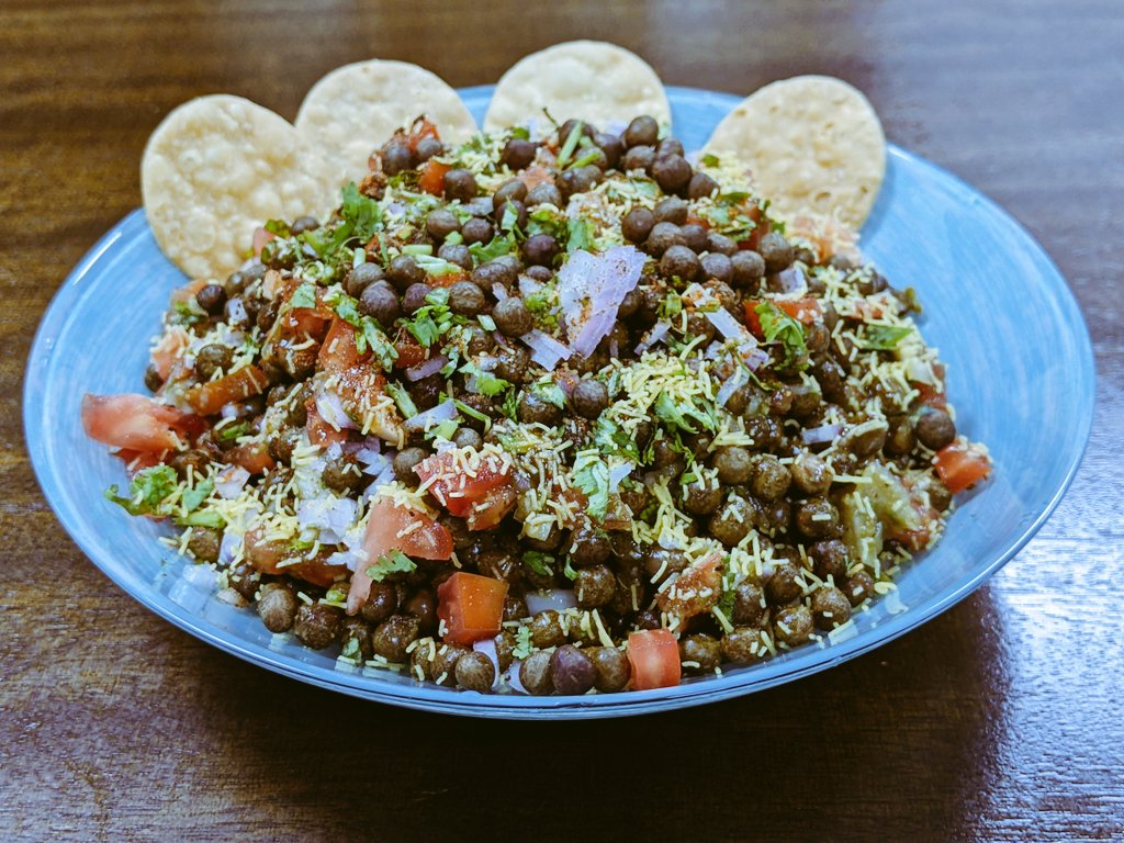 Chhayasfood's tweet photo. #food #foodporn #delicious #oilfree #protienpacked #homecooking #blackvatana #chaat #foodblog #RecipeOfTheDay
Recipe link : https://t.co/3etmSbWxFy https://t.co/rJHMuCag9r