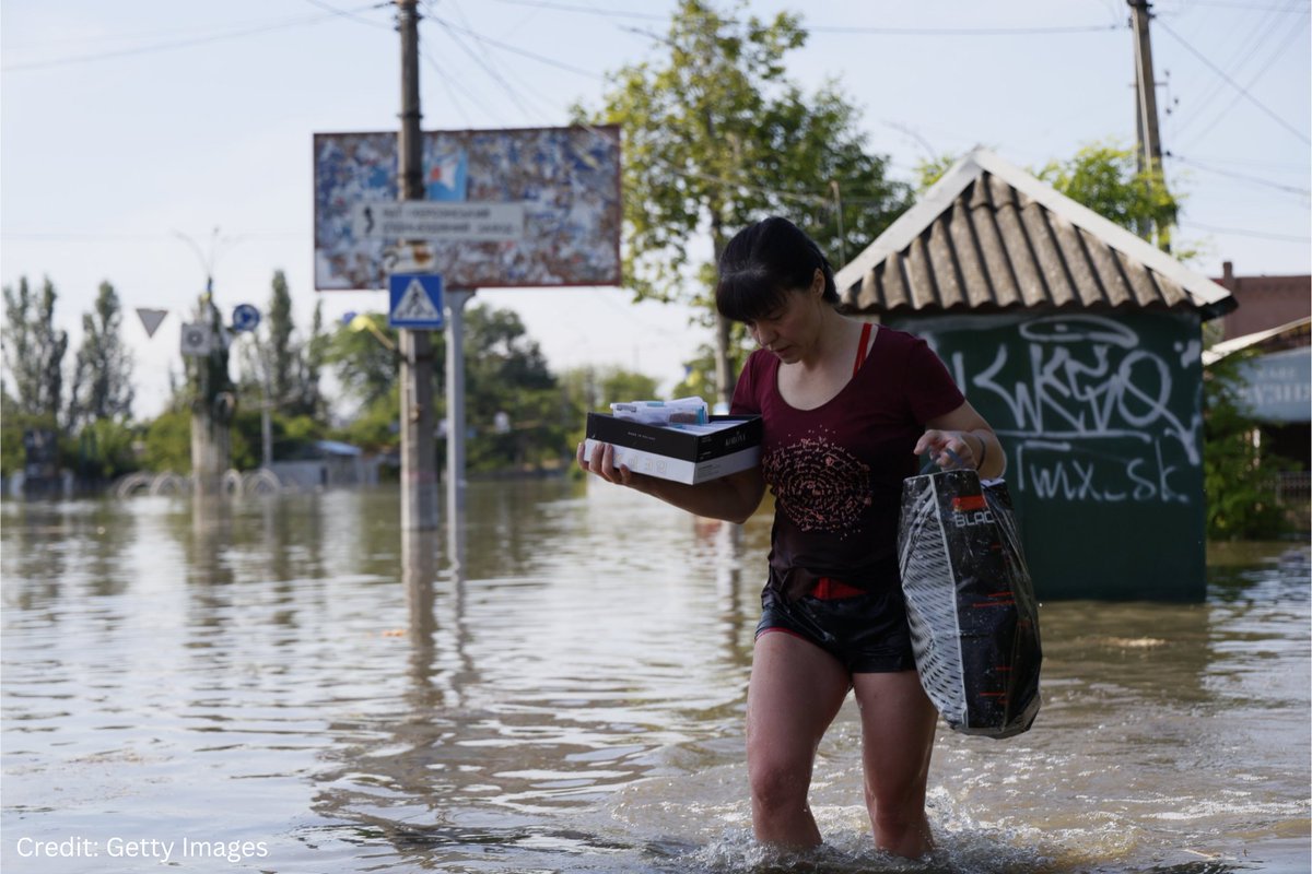 Ahead of #WorldHumanitarianDay, we highlight the power of #RiskCommunication during emergencies.

After the destruction of the Kakhovka Dam, WHO/Europe worked with MoH🇺🇦 to distribute public health advice, empowering people to protect their health during the flood, #NoMatterWhat
