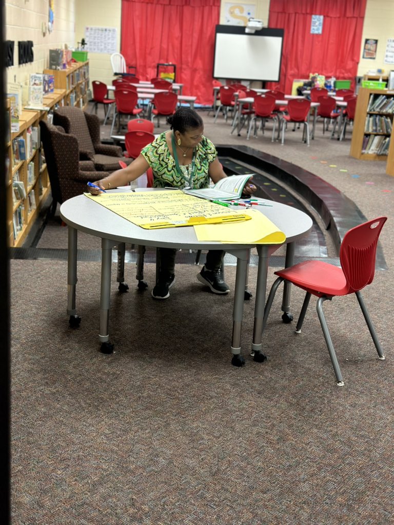 hodge_kia's tweet photo. Early morning planning and prep work for vocabulary surge ❤️❤️❤️❤️ https://t.co/uieitr4TGu