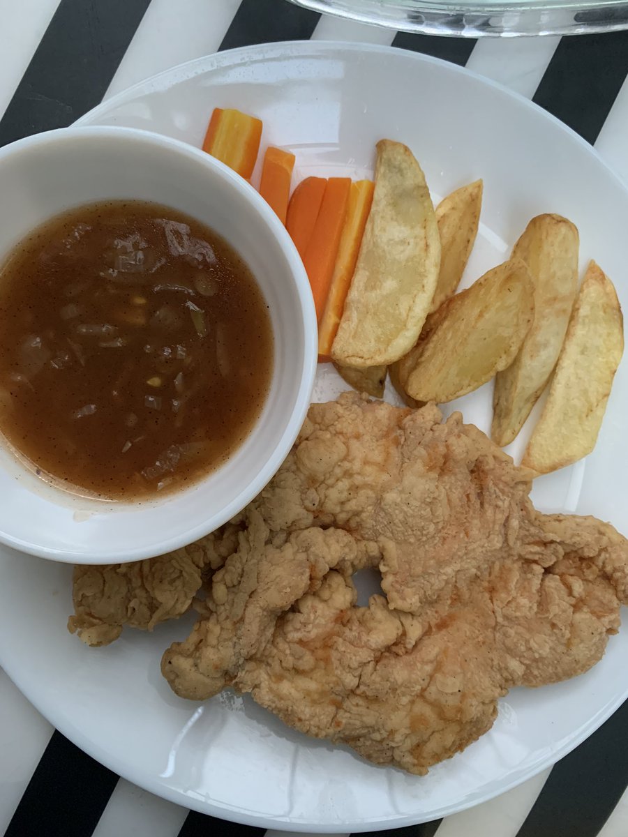 syavrdn's tweet photo. on duty, bikin dinner utk 3 rumah😜 https://t.co/IyXOqtKW5W