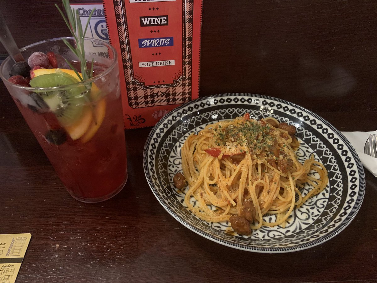 ba_na's tweet photo. hubで晩御飯。X頼んだらフルーツマシマシでした(｀・ω・´) https://t.co/c1uOxzRg8e