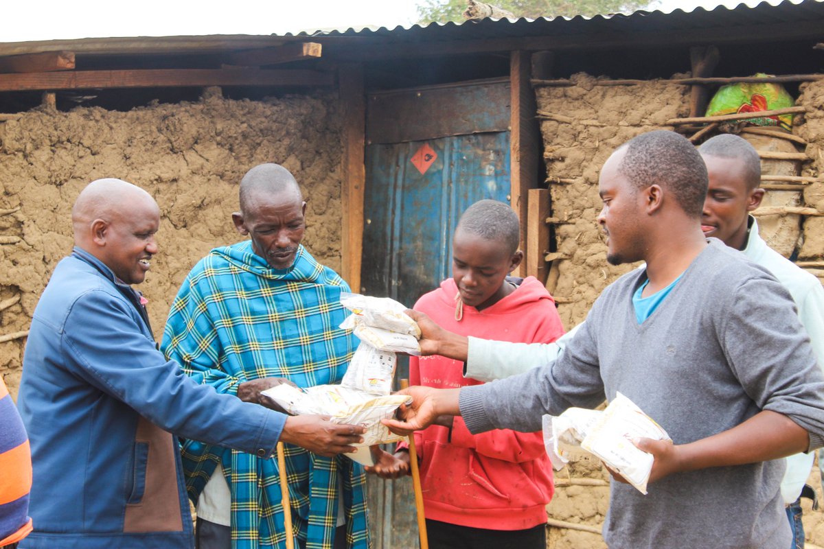 IllaramatakC's tweet image. From darkness to light, meet Paul who found resilience amidst adversity. With the support of @Illaramatak and @SpreadTruth, he's receiving food donations that bring hope. Together, we can make a difference in the lives of those facing challenges. #Resilience #Generosity #HOPEtour