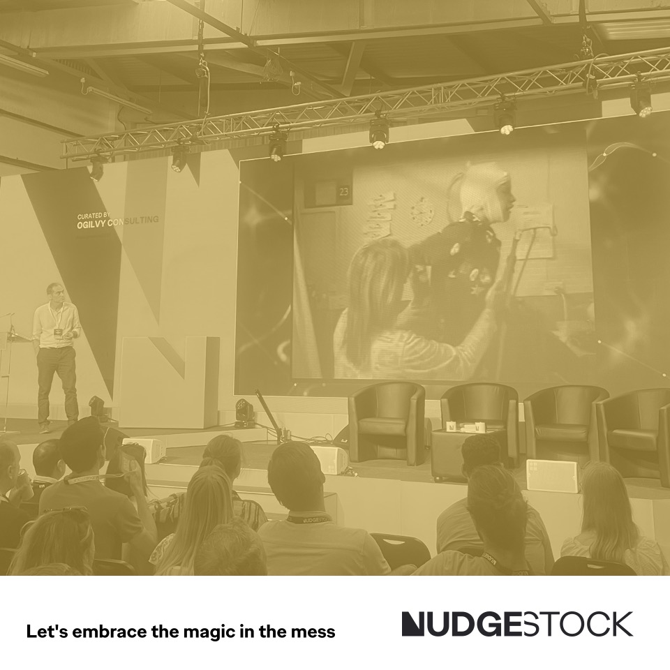 Rewatch #Nudgestock2023 👀 🧠Discover the secrets of the nocturnal brain and unravel the value of sleep with @guy_lesch. From local sleep to sleepwalking, this fascinating exploration challenges our understanding of sleep and its impact on the brain. 😴 youtube.com/watch?v=xz7TmD…
