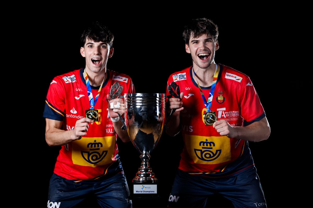 📸 𝗡𝗼 𝘀𝗮𝗯𝗶́𝗮𝗺𝗼𝘀 𝗾𝘂𝗲 𝗻𝗲𝗰𝗲𝘀𝗶𝘁𝗮́𝗯𝗮𝗺𝗼𝘀 𝘁𝗮𝗻𝘁𝗼 𝗲𝘀𝘁𝗮𝘀 𝗳𝗼𝘁𝗼𝘀 𝗵𝗮𝘀𝘁𝗮 𝗾𝘂𝗲 𝗹𝗮𝘀 𝗵𝗲𝗺𝗼𝘀 𝘃𝗶𝘀𝘁𝗼... 🖼️

🇪🇸 ¡HISTÓRICOS #HispanosJuveniles! 🏆🌎

😍🙏 Thanks <a href="/kolektiffimages/">kolektiffimages</a> and @HRStwitt for this amazing content! ©️

#FollowTheFuture